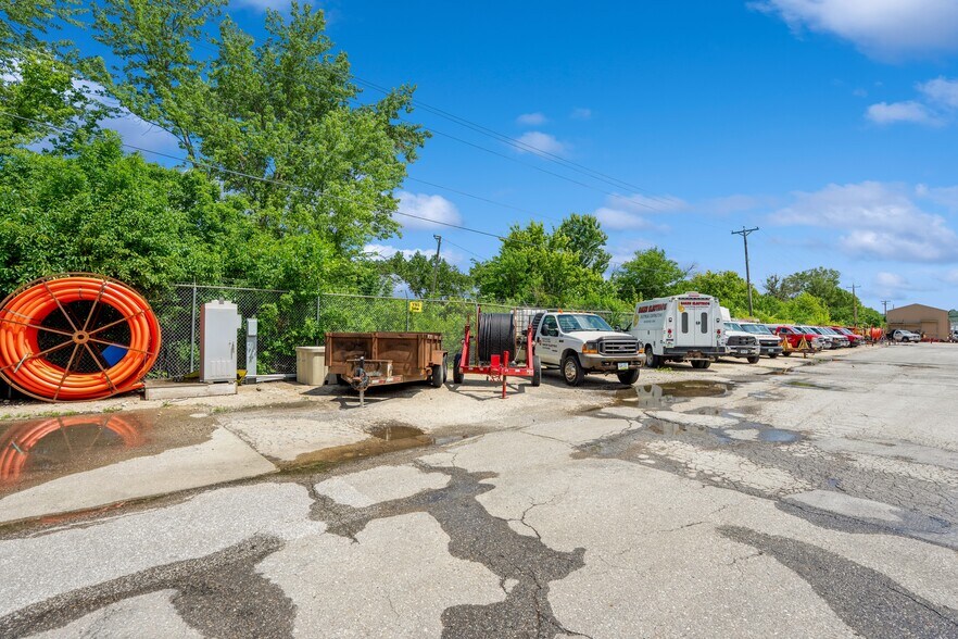 More Photos Of 2301 Fleur Dr, Des Moines Warehouse For Lease