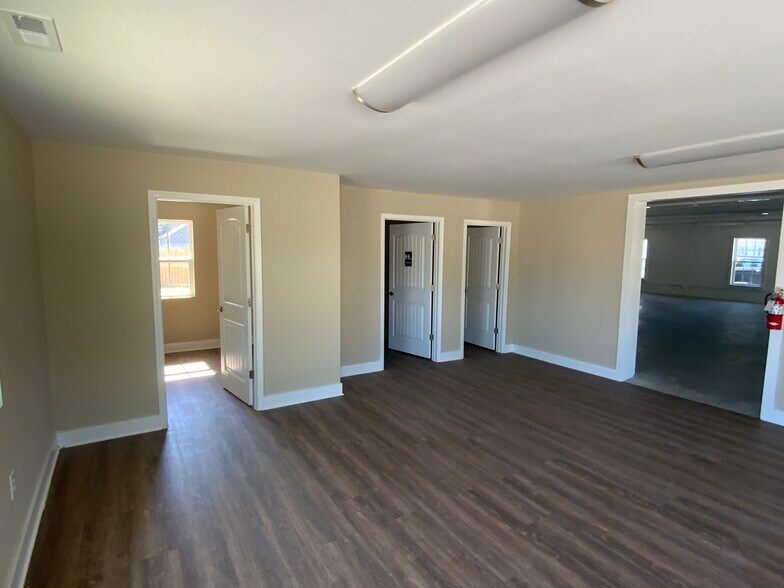 More Photos Of 805 S Clinton Ave, Dunn Auto Repair For Sale