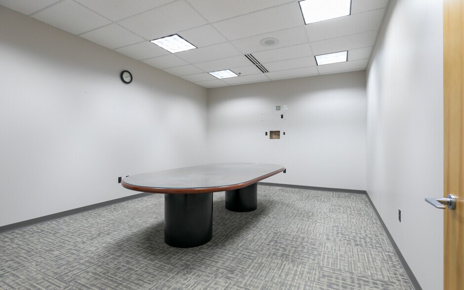 More Photos Of 7650 Magna Dr, Belleville Medical For Lease