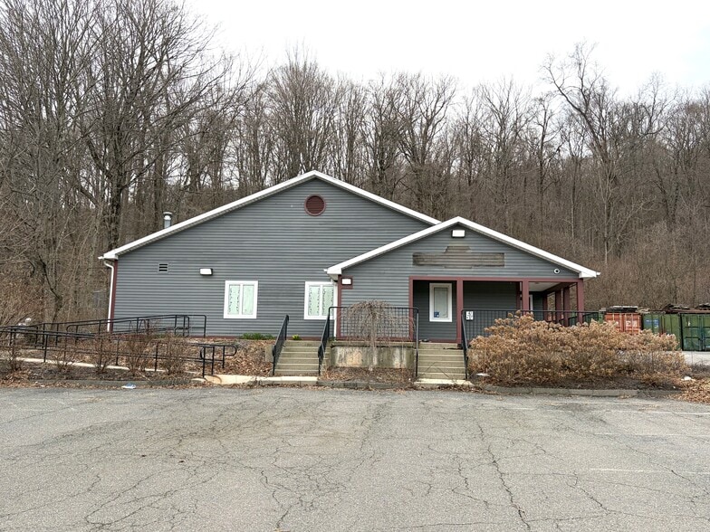 Primary Photo Of 562 Rubber Ave, Naugatuck General Retail For Lease