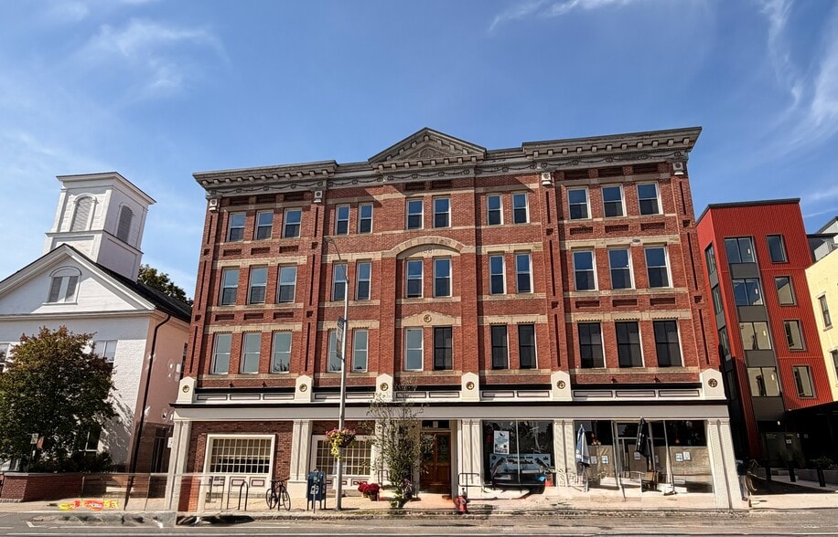 Primary Photo Of 69 S Pleasant St, Amherst Apartments For Lease