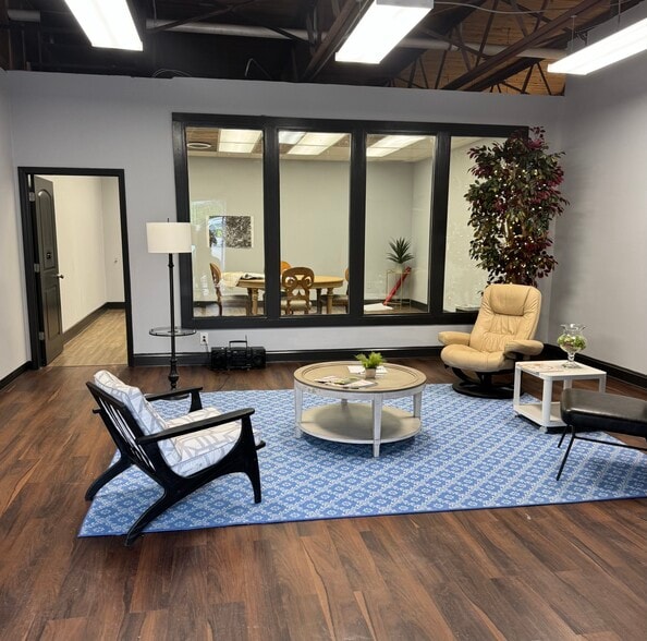 More Photos Of 1038 Homeland Ave, Greensboro Flex For Lease