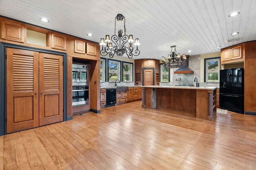 More Photos Of 4032 Ranch Road 3232, Johnson City Hotel For Sale