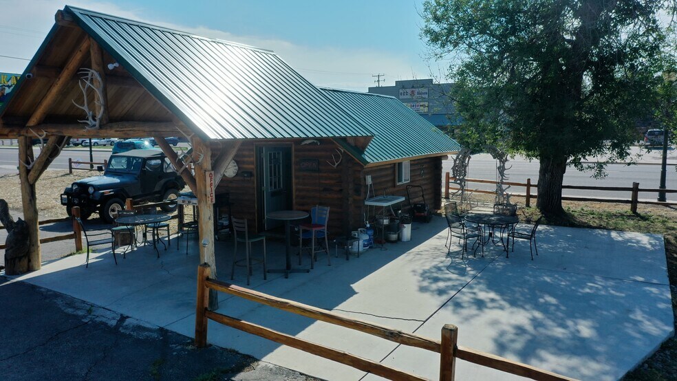 More Photos Of 501 S 6th St, Thermopolis Hotel For Sale