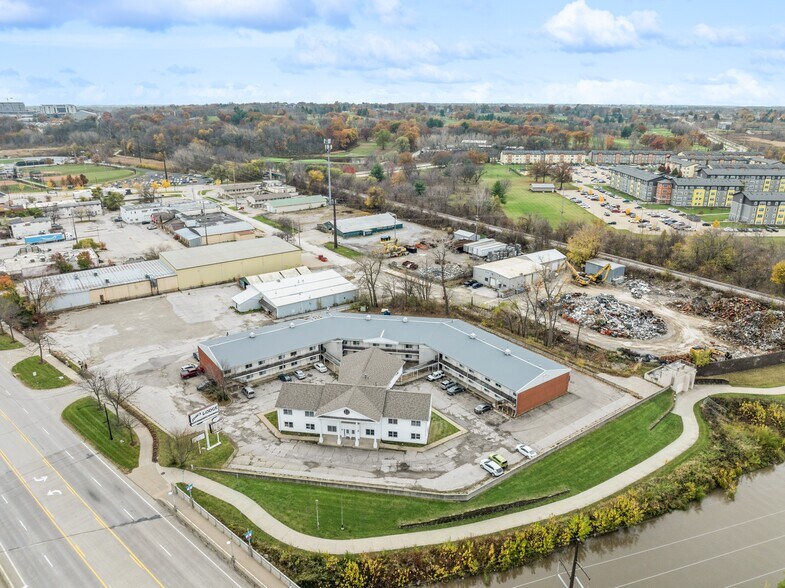 More Photos Of 320 2nd St, Coralville Office For Sale