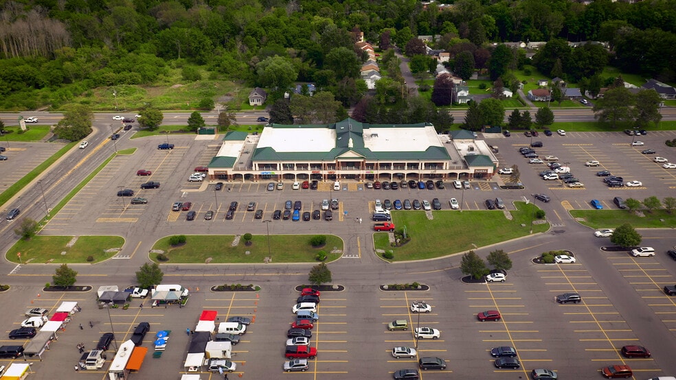 More Photos Of 340 Towne Dr, Fayetteville Unknown For Lease