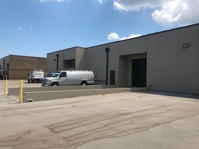 More Photos Of 1661 Commerce Ave N, Saint Petersburg Warehouse For Lease