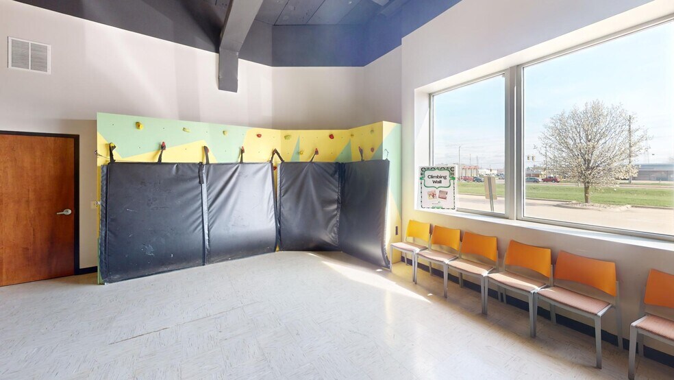 More Photos Of 1170 E Pershing Rd, Decatur Office For Sale