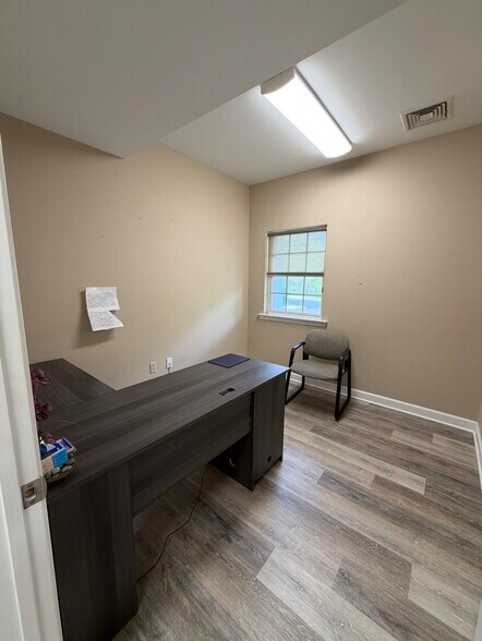 More Photos Of 66 Buck Rd, Southampton Medical For Lease