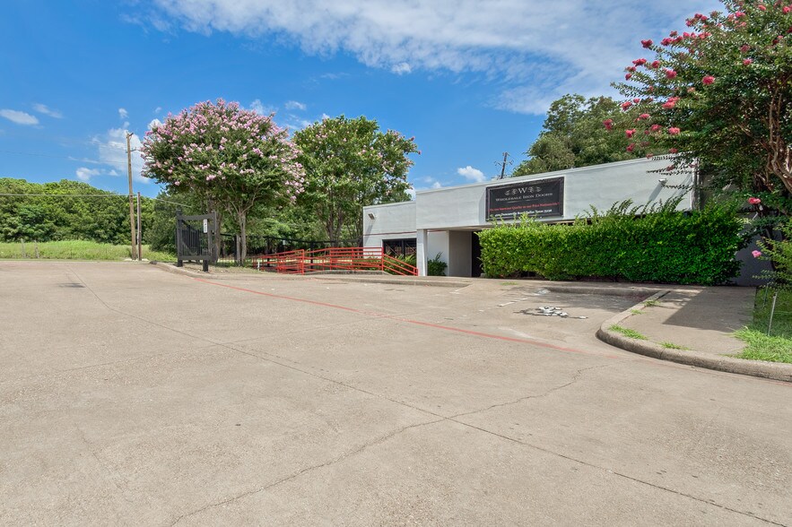 More Photos Of 4510 Duncanville Rd, Dallas Distribution For Sale