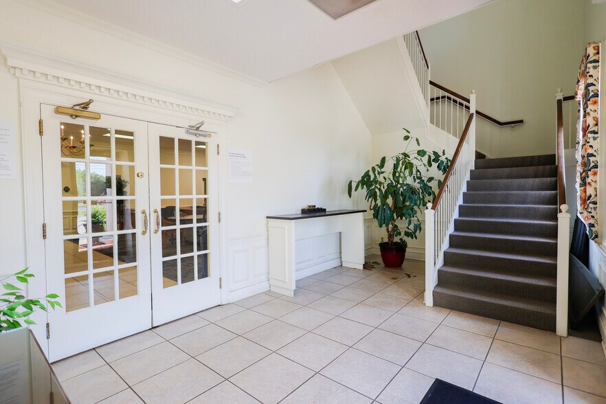 More Photos Of 700 W King St, Kings Mountain Bank For Sale