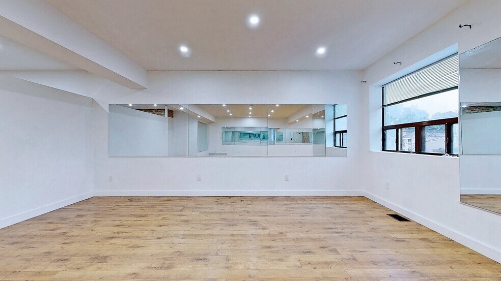 More Photos Of 715-717 Queen St E, Toronto Storefront Retail Office For Lease