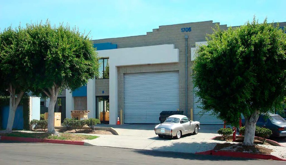 More Photos Of 1703-1705 Hoover Ave, National City Manufacturing For Lease