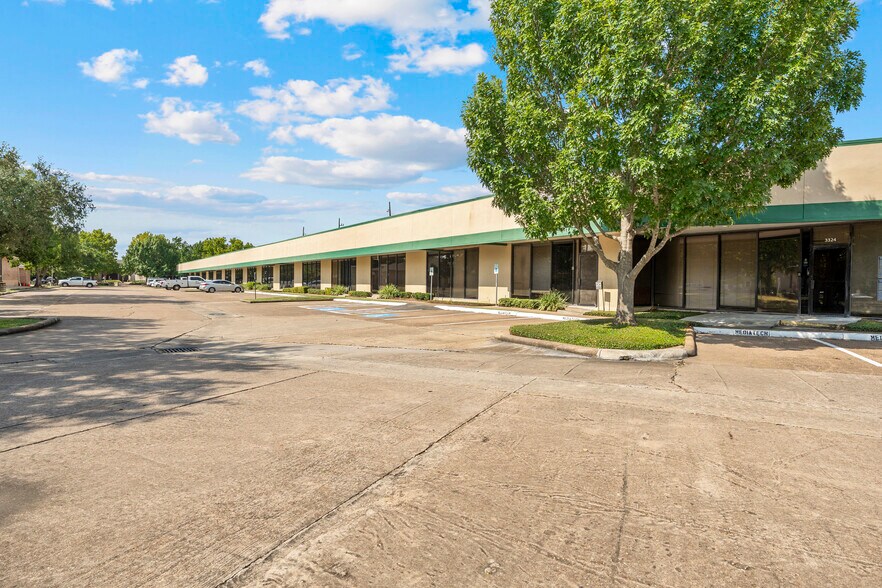 More Photos Of 11200-11248 Wilcrest Green Dr, Houston Unknown For Lease