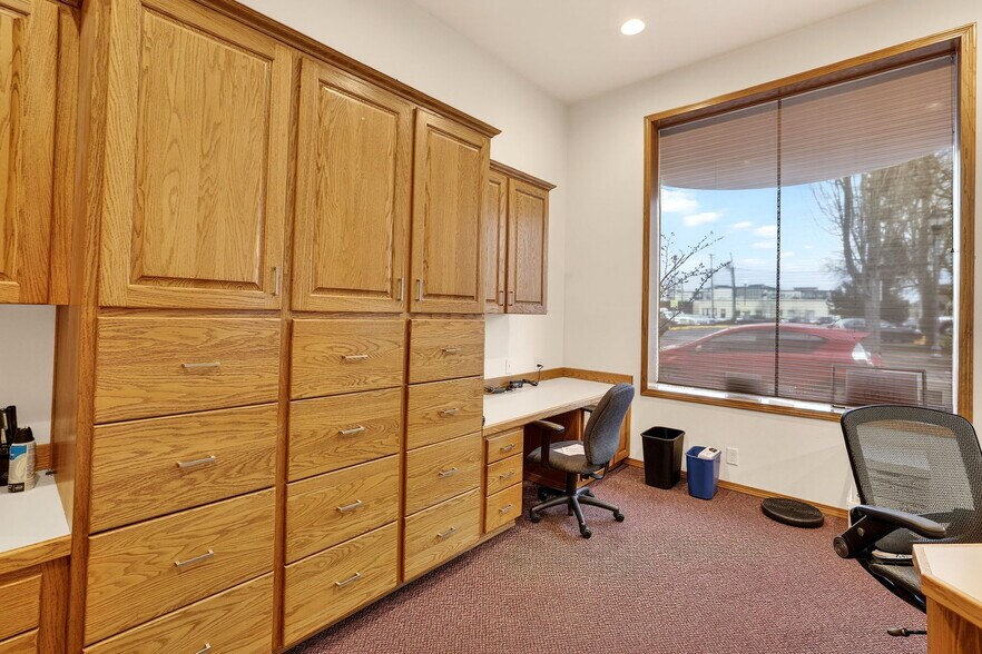 More Photos Of 163 SE 2nd Ave, Hillsboro Office For Sale