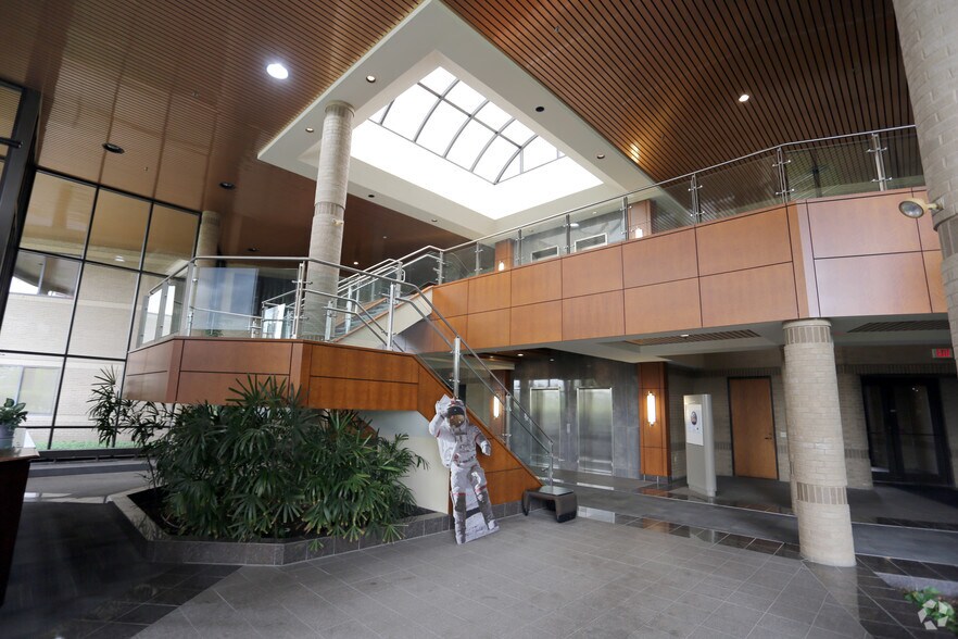 More Photos Of 2401 Pleasant Valley Rd, York Office For Lease