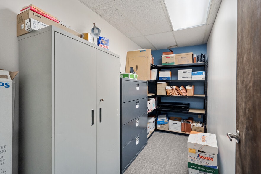 More Photos Of 200 Commerce Dr, Coraopolis Office For Sale