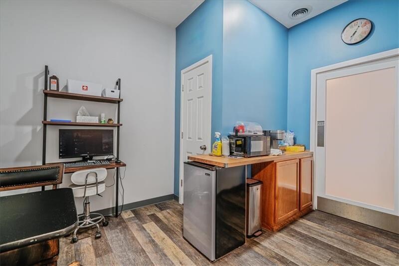 More Photos Of 3058 Washington Pike, Bridgeville Restaurant For Sale