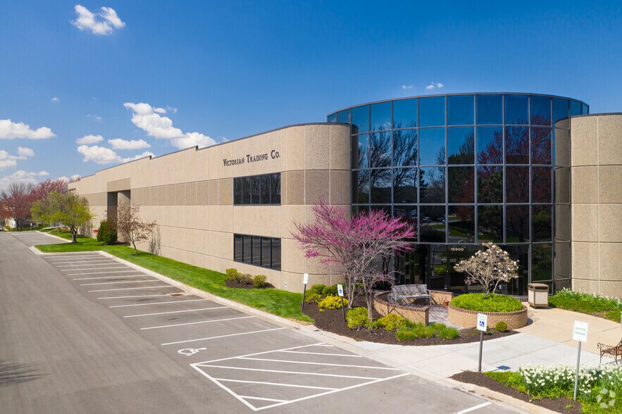 Primary Photo Of 15600-15618 W 99th St, Lenexa Warehouse For Lease