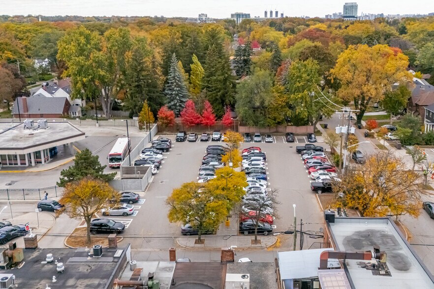 More Photos Of 3000 Bloor St W, Toronto Storefront For Sale
