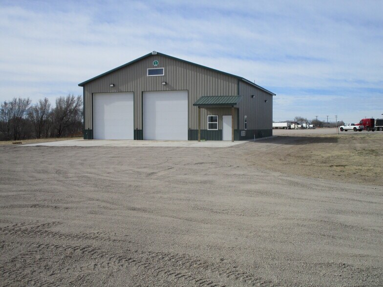 More Photos Of 365 Airlinks Dr, Garden City Industrial For Sale