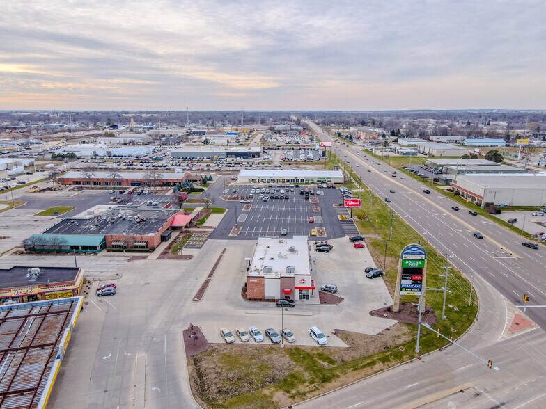 More Photos Of 1603 Morrissey Dr, Bloomington Storefront For Lease