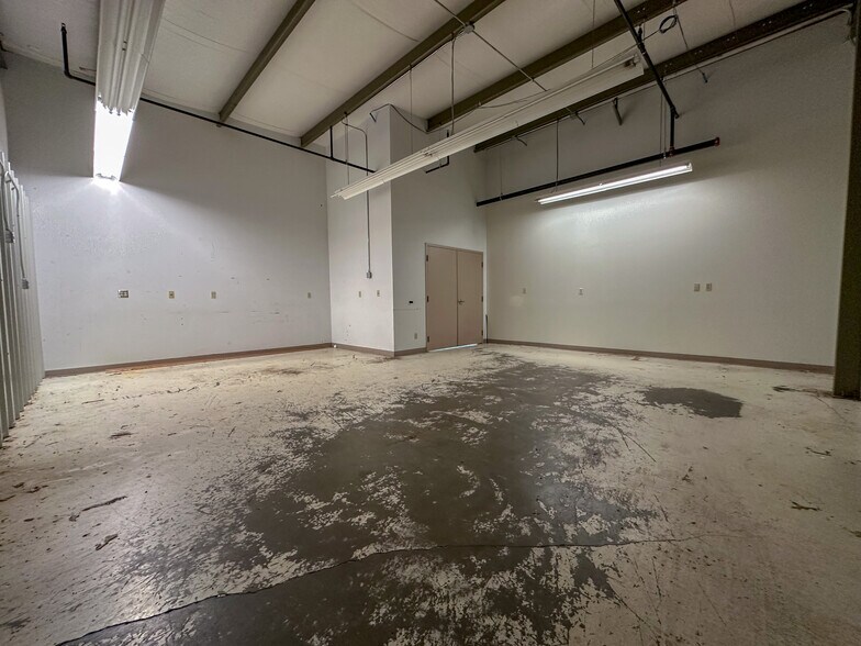 More Photos Of 6444 S 6th Street Rd, Springfield Office For Sale