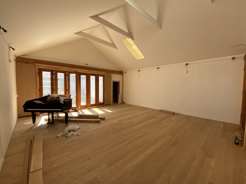 More Photos Of 1851-1853 Union St, San Francisco Restaurant For Lease