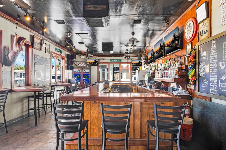 More Photos Of 1000-1006 Truman Ave, Key West Bar For Sale