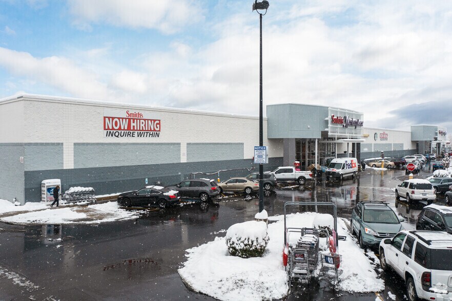 More Photos Of 555 S 200 W, Bountiful Supermarket For Lease