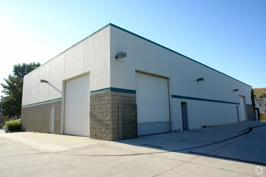 More Photos Of 1831 Tapo St, Simi Valley Manufacturing For Lease