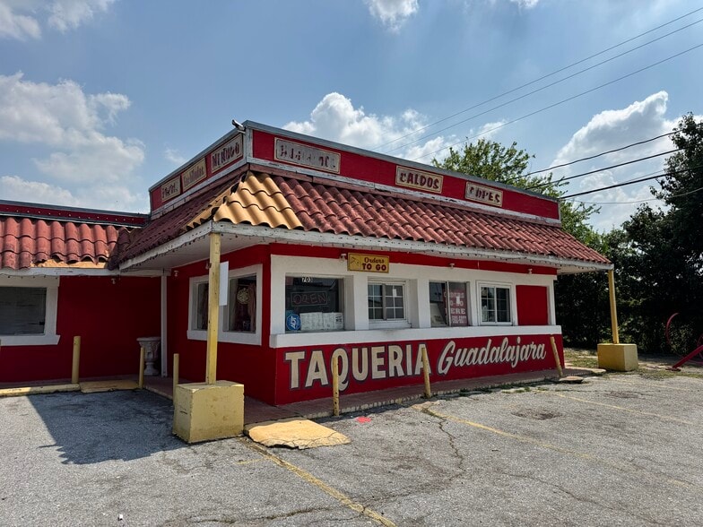 More Photos Of 703 S 75th St, Houston Restaurant For Sale