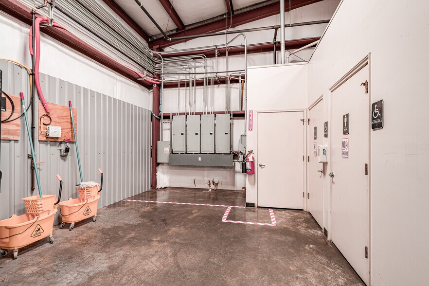 More Photos Of 2061 Magnolia Dr, Pasadena Industrial For Sale