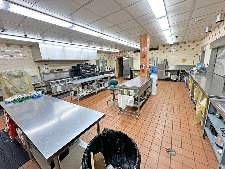 More Photos Of 215 N Court St, Rockford Religious Facility For Sale