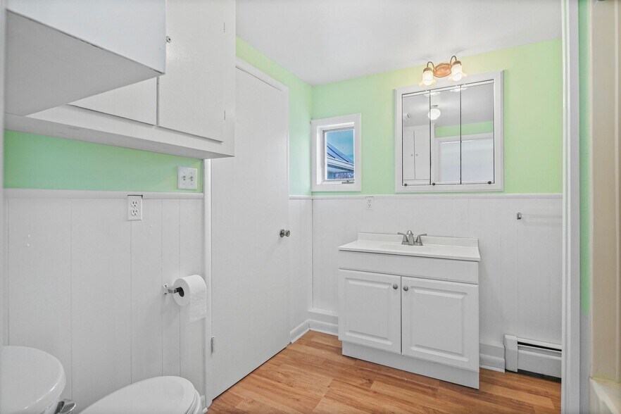 More Photos Of 122 E Main St, Stevensville Office For Sale