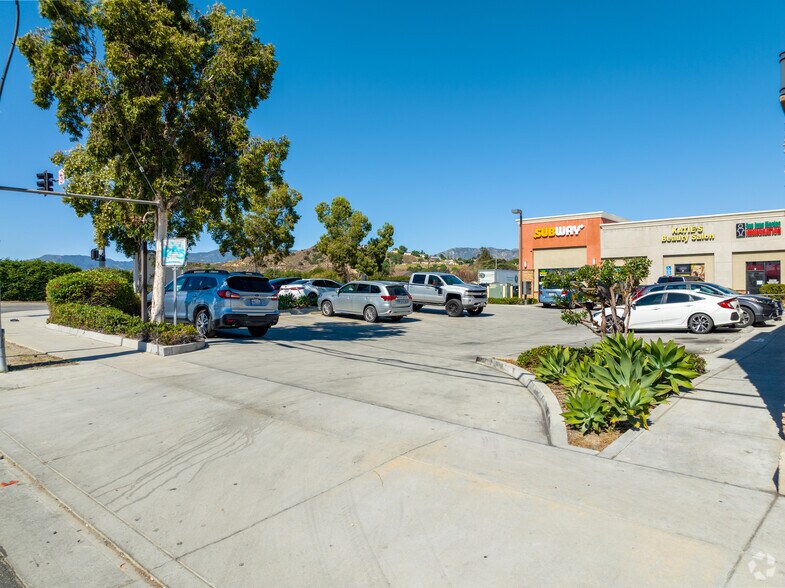 More Photos Of 10118 San Fernando Rd, Pacoima Unknown For Lease