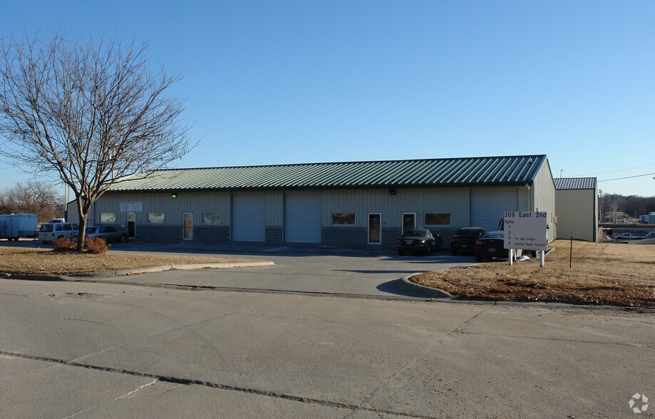 More Photos Of 309 E 2nd St, Papillion Warehouse For Lease