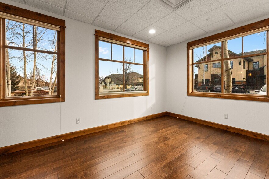 More Photos Of 1940 W Dickerson St, Bozeman Office For Lease