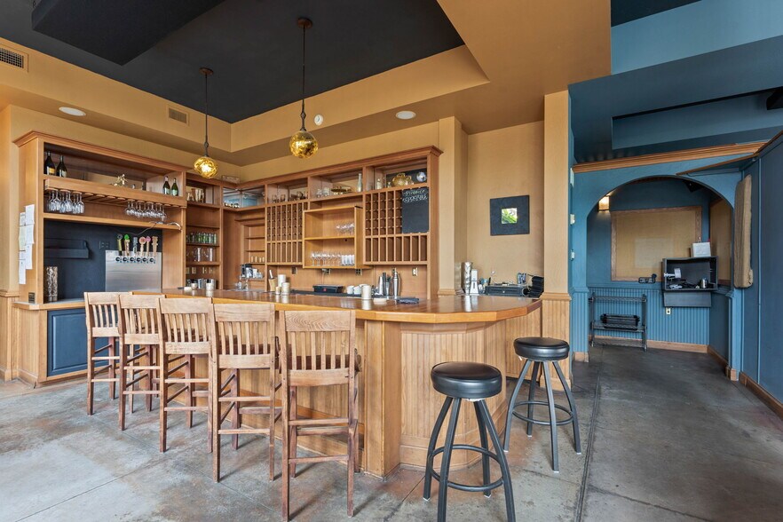 More Photos Of 102 S 1st Ave, Sandpoint Storefront Retail Office For Sale