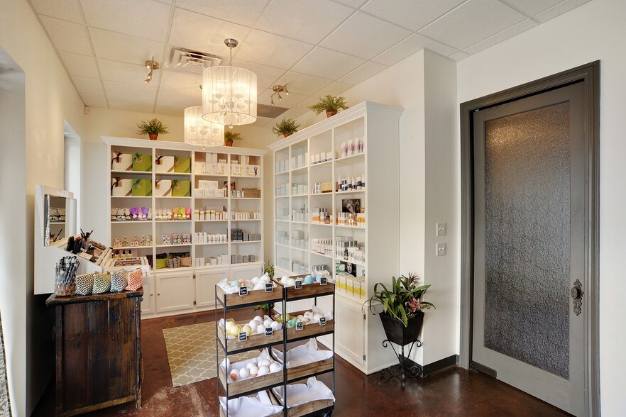 More Photos Of 500 Settlers Trace Blvd, Lafayette Storefront Retail Office For Lease