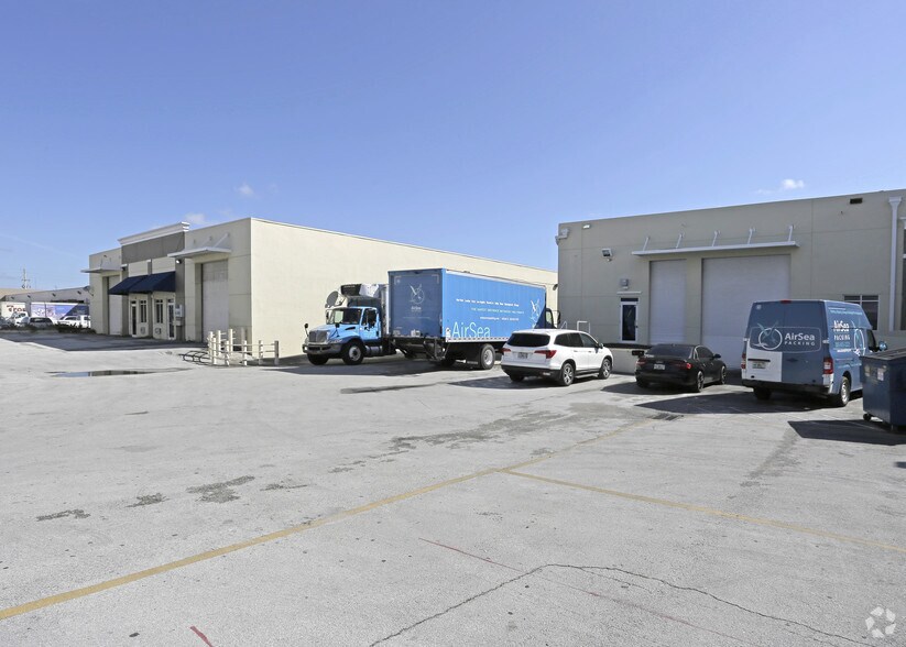 More Photos Of 17401 NW 2nd Ave, Miami Warehouse For Sale