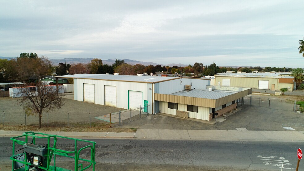 More Photos Of 990 W Elm Ave, Coalinga Auto Repair For Sale
