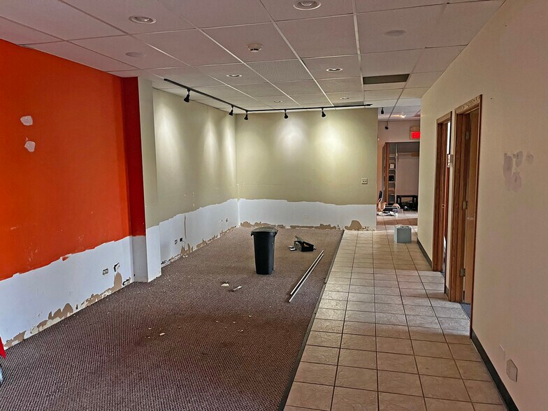 More Photos Of 25765-25767 Hillview Ct, Mundelein Flex For Sale