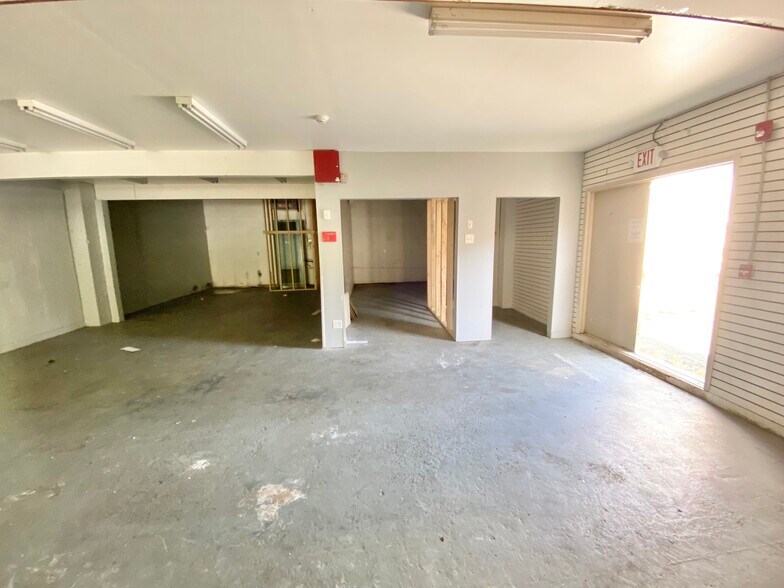 More Photos Of 43 N Liberty Dr, Stony Point Storefront For Sale