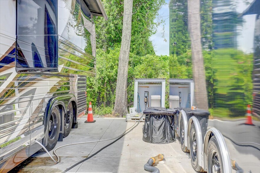 More Photos Of 11309 E US Highway 92, Seffner Flex For Sale