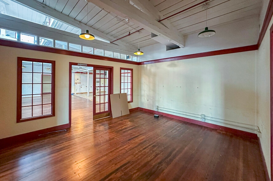 More Photos Of 305 Union St, Franklin Warehouse For Lease