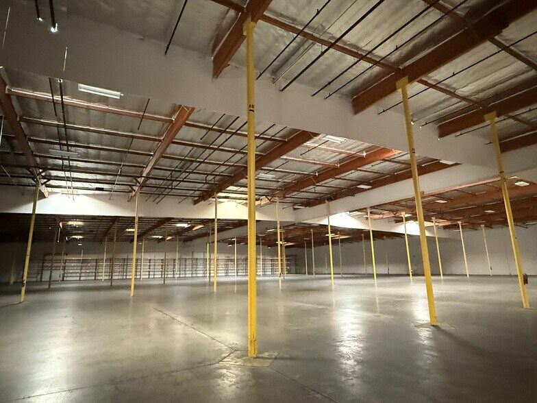 More Photos Of 7728 Wilbur Way, Sacramento Warehouse For Lease