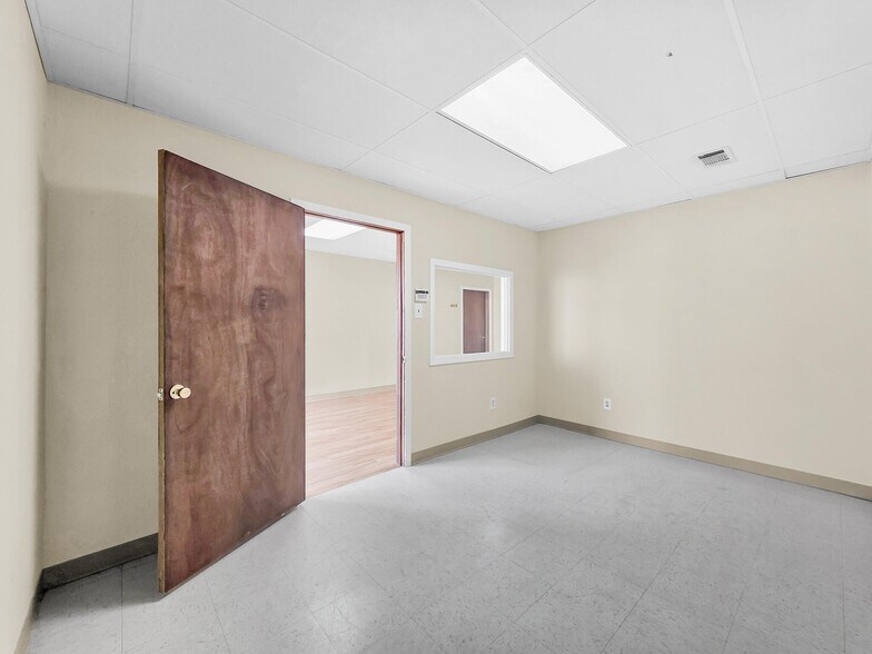 More Photos Of 5959 9th Ave, Port Arthur Specialty For Sale