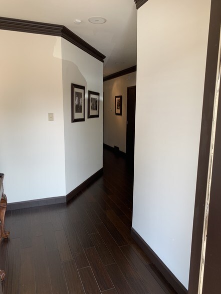 More Photos Of 4727-4729 Spottswood Ave, Memphis Office For Lease