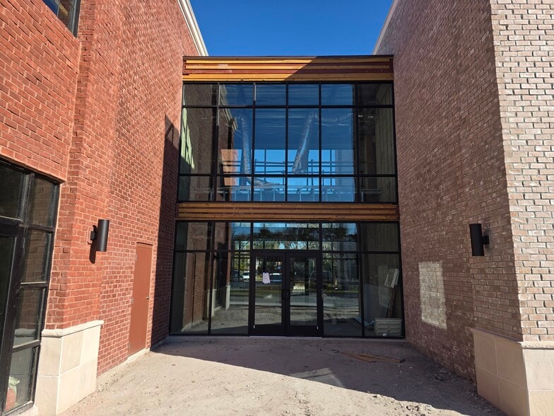 More Photos Of 425 S Woodland Blvd, Deland Office For Lease